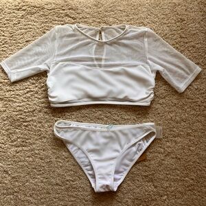 Sporty two-piece set with stretchy mesh